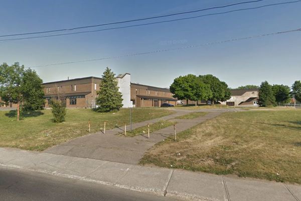 Trường Trung Học Pierrefonds Comprehensive High School - Montreal, Quebec, Canada